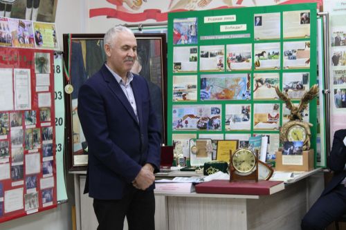 Үзе кебек булды бу очрашу