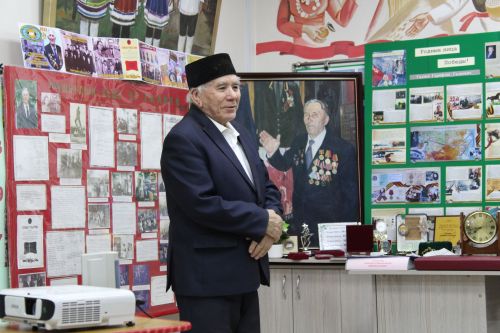 Үзе кебек булды бу очрашу
