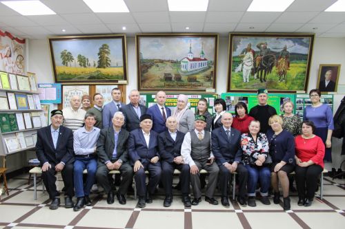 Үзе кебек булды бу очрашу