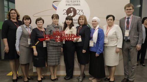 Балтач укытучысы форумда «Мактаулы остаз» күкрәк билгесе белән бүләкләнде (фото)
