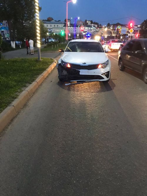 Яшь велосипедчы чит ил машинасының тәгәрмәчләре астына эләгә (фото, видео)