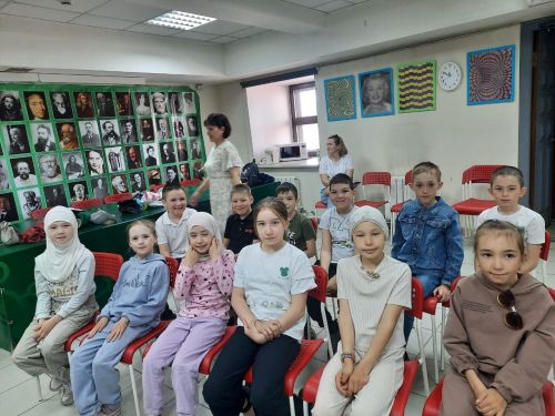Балтач мәктәбенең 2 сыйныф укучылары республика Рәисе белән очрашкан (бик күп фото)