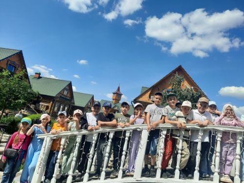 Балтач мәктәбенең 2 сыйныф укучылары республика Рәисе белән очрашкан (бик күп фото)