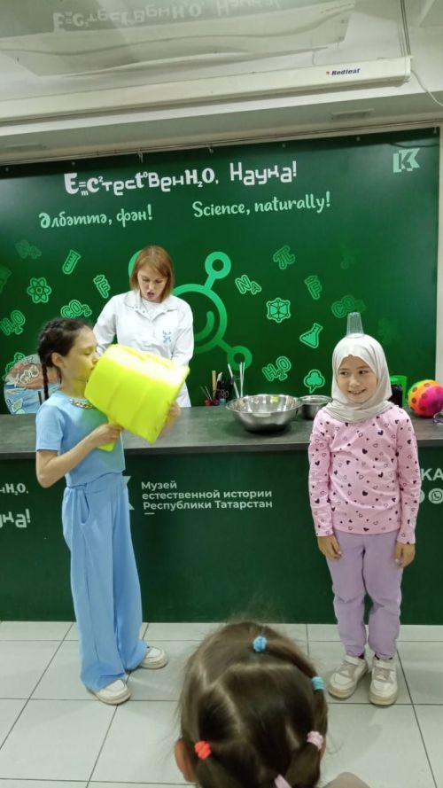 Балтач мәктәбенең 2 сыйныф укучылары республика Рәисе белән очрашкан (бик күп фото)