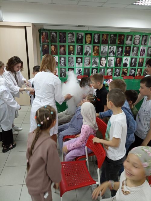 Балтач мәктәбенең 2 сыйныф укучылары республика Рәисе белән очрашкан (бик күп фото)