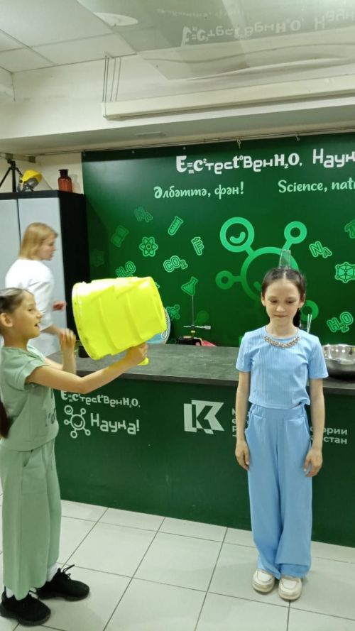 Балтач мәктәбенең 2 сыйныф укучылары республика Рәисе белән очрашкан (бик күп фото)