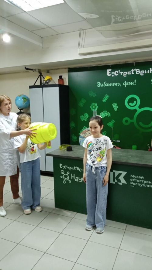 Балтач мәктәбенең 2 сыйныф укучылары республика Рәисе белән очрашкан (бик күп фото)