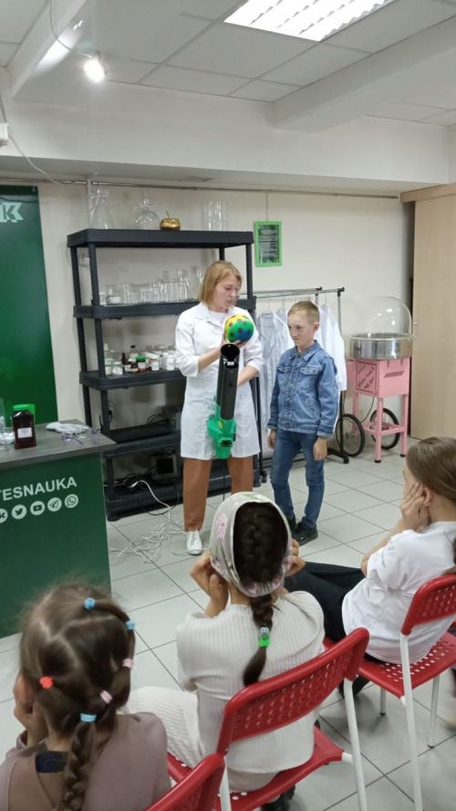 Балтач мәктәбенең 2 сыйныф укучылары республика Рәисе белән очрашкан (бик күп фото)