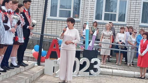 Чепья урта  мәктәбендә бүген моңсу да, шатлыклы да тантана  - «Соңгы кыңгырау» бәйрәме узды (фото)