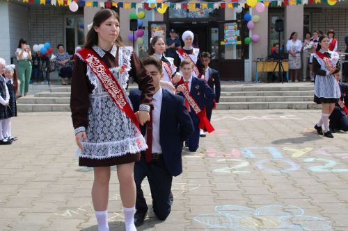 Чепья урта  мәктәбендә бүген моңсу да, шатлыклы да тантана  - «Соңгы кыңгырау» бәйрәме узды (фото)