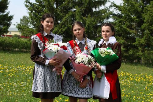 Чепья урта  мәктәбендә бүген моңсу да, шатлыклы да тантана  - «Соңгы кыңгырау» бәйрәме узды (фото)
