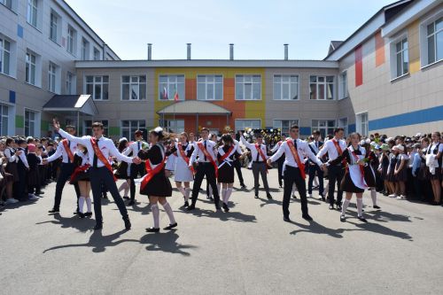Балтач мәктәбендә узган «Соңгы кыңгырау»дан фоторепортаж