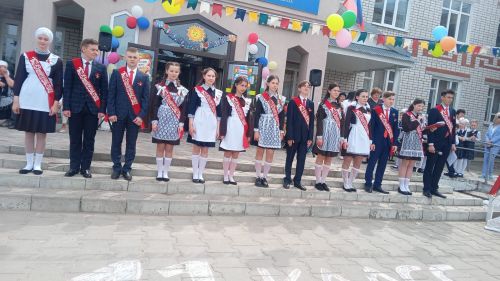 Чепья урта  мәктәбендә бүген моңсу да, шатлыклы да тантана  - «Соңгы кыңгырау» бәйрәме узды (фото)