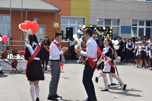 Балтач мәктәбендә узган «Соңгы кыңгырау»дан фоторепортаж