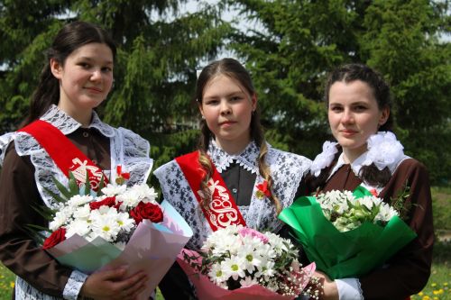Чепья урта  мәктәбендә бүген моңсу да, шатлыклы да тантана  - «Соңгы кыңгырау» бәйрәме узды (фото)