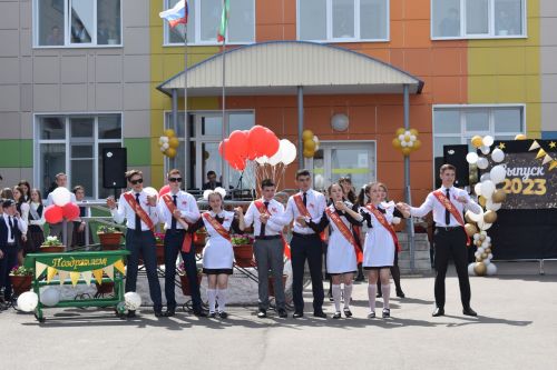 Балтач мәктәбендә узган «Соңгы кыңгырау»дан фоторепортаж