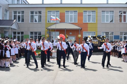Балтач мәктәбендә узган «Соңгы кыңгырау»дан фоторепортаж