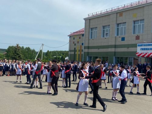 Балтач гимназиясендә дә бүген «Соңгы кыңгырау» чыңлады (+фото)