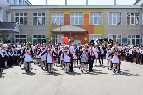 Балтач мәктәбендә узган «Соңгы кыңгырау»дан фоторепортаж