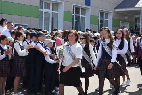 Балтач мәктәбендә узган «Соңгы кыңгырау»дан фоторепортаж