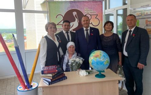 Салавыч күппрофильле лицеенда узган «Соңгы кыңгырау» бәйрәмендә район башлыгы Рамил Нотфуллин да катнашты (фото)