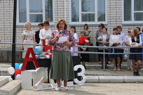 Чепья урта  мәктәбендә бүген моңсу да, шатлыклы да тантана  - «Соңгы кыңгырау» бәйрәме узды (фото)