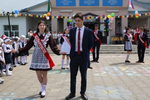 Чепья урта  мәктәбендә бүген моңсу да, шатлыклы да тантана  - «Соңгы кыңгырау» бәйрәме узды (фото)