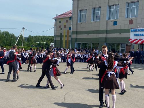 Балтач гимназиясендә дә бүген «Соңгы кыңгырау» чыңлады (+фото)