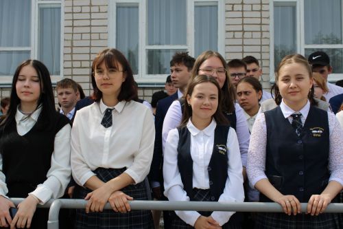Чепья урта  мәктәбендә бүген моңсу да, шатлыклы да тантана  - «Соңгы кыңгырау» бәйрәме узды (фото)