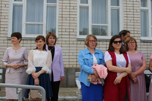 Чепья урта  мәктәбендә бүген моңсу да, шатлыклы да тантана  - «Соңгы кыңгырау» бәйрәме узды (фото)
