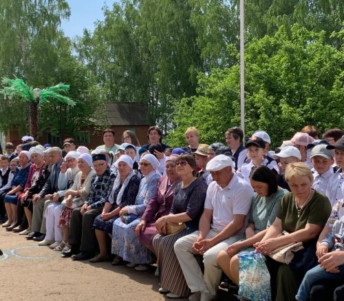 Салавыч күппрофильле лицеенда узган «Соңгы кыңгырау» бәйрәмендә район башлыгы Рамил Нотфуллин да катнашты (фото)