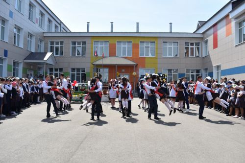 Балтач мәктәбендә узган «Соңгы кыңгырау»дан фоторепортаж
