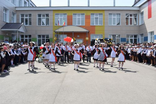 Балтач мәктәбендә узган «Соңгы кыңгырау»дан фоторепортаж