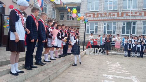 Чепья урта  мәктәбендә бүген моңсу да, шатлыклы да тантана  - «Соңгы кыңгырау» бәйрәме узды (фото)