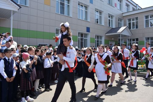 Балтач мәктәбендә узган «Соңгы кыңгырау»дан фоторепортаж