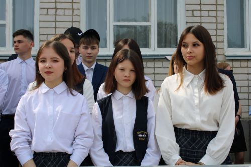 Чепья урта  мәктәбендә бүген моңсу да, шатлыклы да тантана  - «Соңгы кыңгырау» бәйрәме узды (фото)