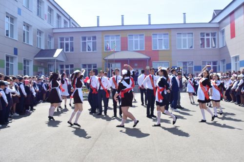 Балтач мәктәбендә узган «Соңгы кыңгырау»дан фоторепортаж