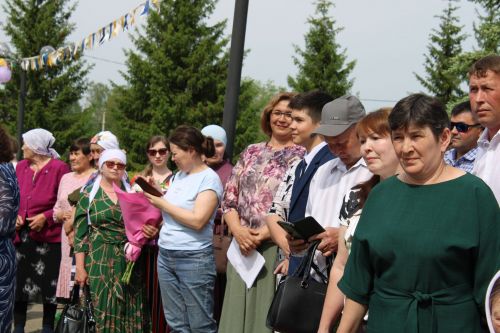 Чепья урта  мәктәбендә бүген моңсу да, шатлыклы да тантана  - «Соңгы кыңгырау» бәйрәме узды (фото)
