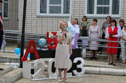 Чепья урта  мәктәбендә бүген моңсу да, шатлыклы да тантана  - «Соңгы кыңгырау» бәйрәме узды (фото)