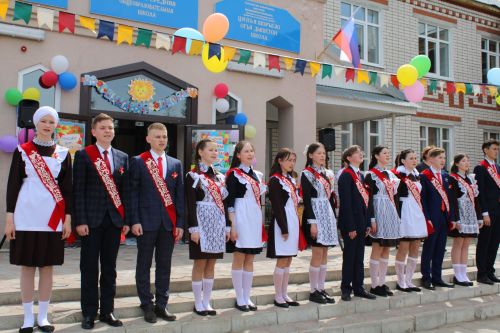 Чепья урта  мәктәбендә бүген моңсу да, шатлыклы да тантана  - «Соңгы кыңгырау» бәйрәме узды (фото)