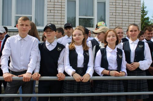 Чепья урта  мәктәбендә бүген моңсу да, шатлыклы да тантана  - «Соңгы кыңгырау» бәйрәме узды (фото)