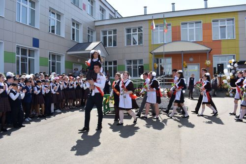 Балтач мәктәбендә узган «Соңгы кыңгырау»дан фоторепортаж