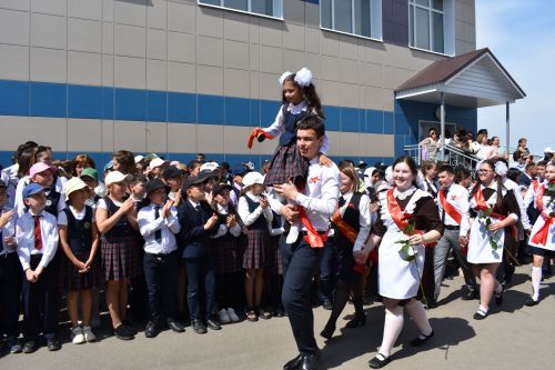 Балтач мәктәбендә узган «Соңгы кыңгырау»дан фоторепортаж