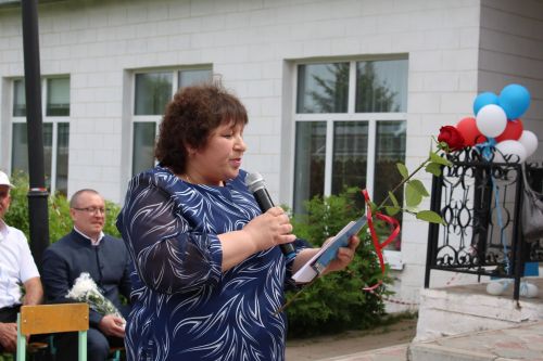 Чепья урта  мәктәбендә бүген моңсу да, шатлыклы да тантана  - «Соңгы кыңгырау» бәйрәме узды (фото)