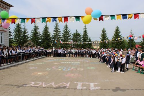 Чепья урта  мәктәбендә бүген моңсу да, шатлыклы да тантана  - «Соңгы кыңгырау» бәйрәме узды (фото)