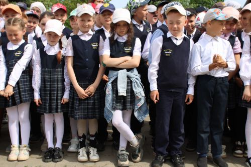 Чепья урта  мәктәбендә бүген моңсу да, шатлыклы да тантана  - «Соңгы кыңгырау» бәйрәме узды (фото)