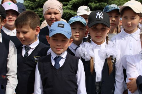 Чепья урта  мәктәбендә бүген моңсу да, шатлыклы да тантана  - «Соңгы кыңгырау» бәйрәме узды (фото)