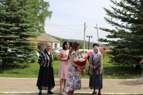 Чепья урта  мәктәбендә бүген моңсу да, шатлыклы да тантана  - «Соңгы кыңгырау» бәйрәме узды (фото)