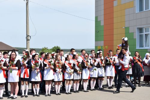 Балтач мәктәбендә узган «Соңгы кыңгырау»дан фоторепортаж