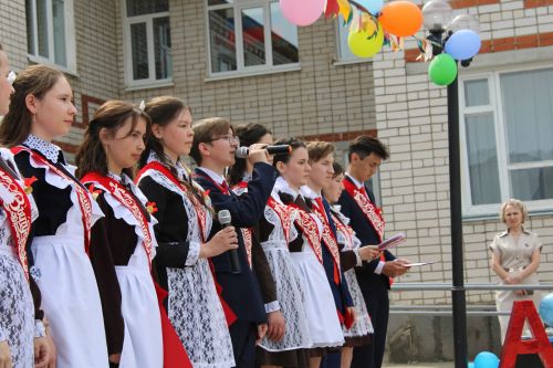 Чепья урта  мәктәбендә бүген моңсу да, шатлыклы да тантана  - «Соңгы кыңгырау» бәйрәме узды (фото)